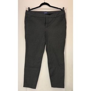 Black and White Printed Mid-Rise Pixie Ankle Pants